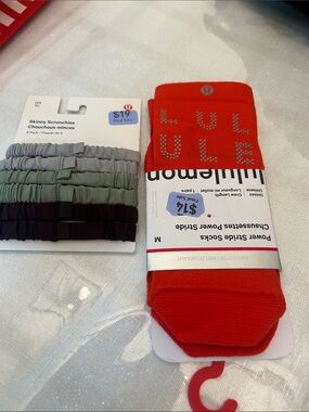 lululemon athletica unisex reflective  Socks - Power Stripe and scrunchies